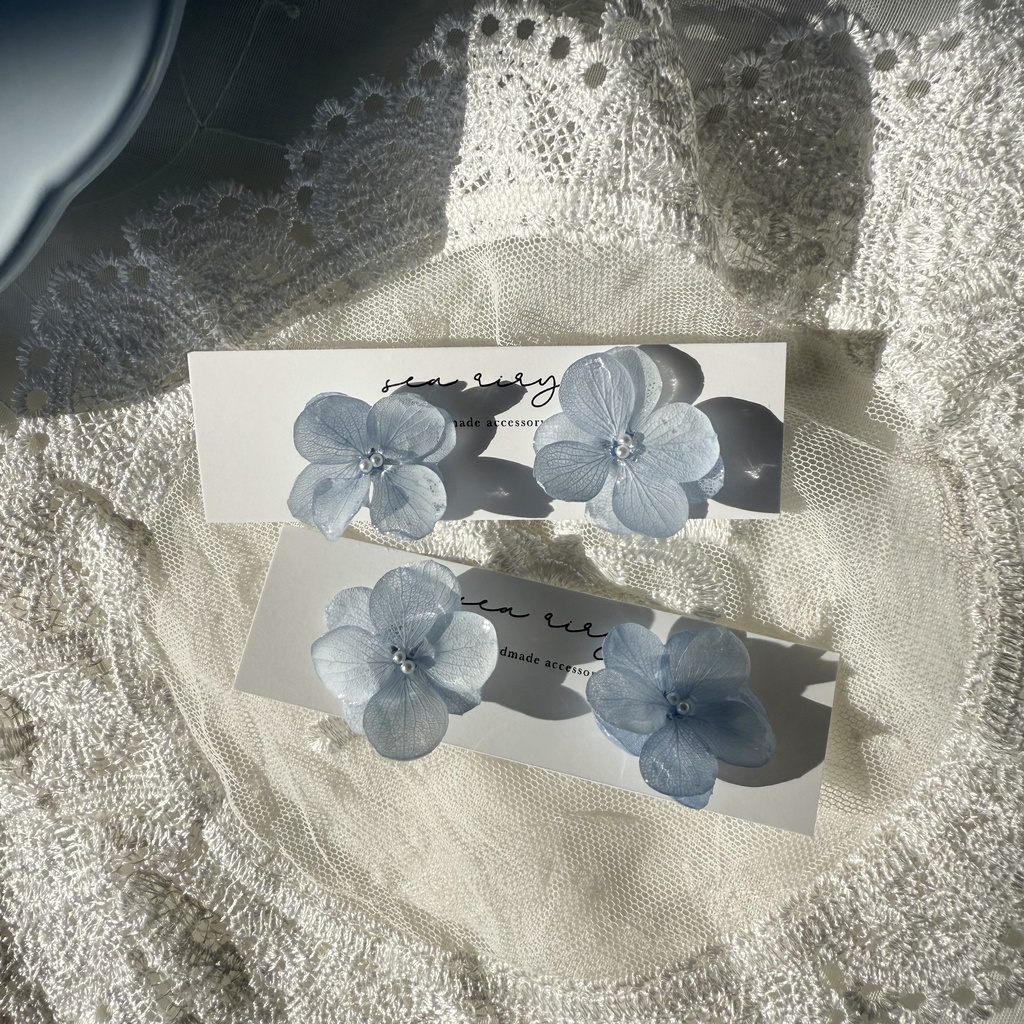 no.129 ベビーブルーの紫陽花ピアス 淡色 ブルー 紫陽花 パール ドライフラワー ステンレス ハンドメイドピアス