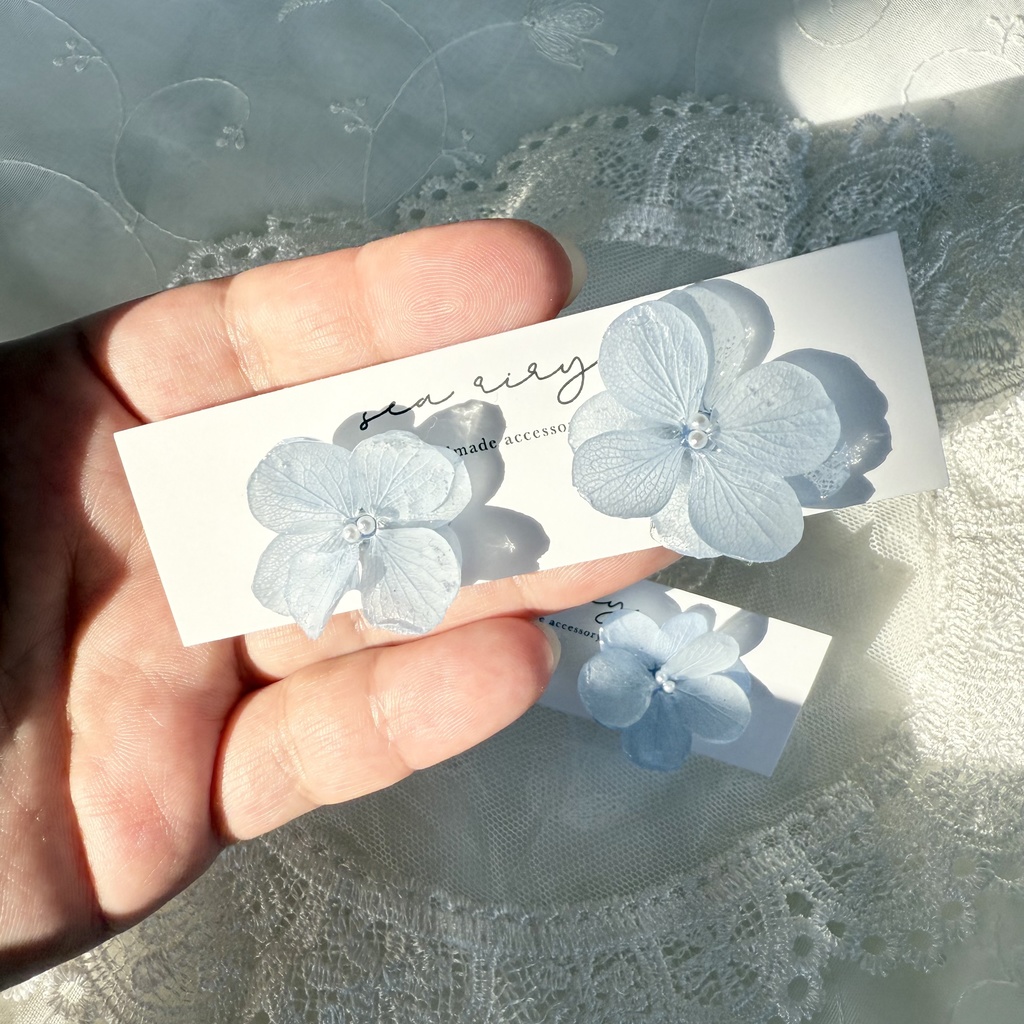no.129 ベビーブルーの紫陽花ピアス 淡色 ブルー 紫陽花 パール ドライフラワー ステンレス ハンドメイドピアス