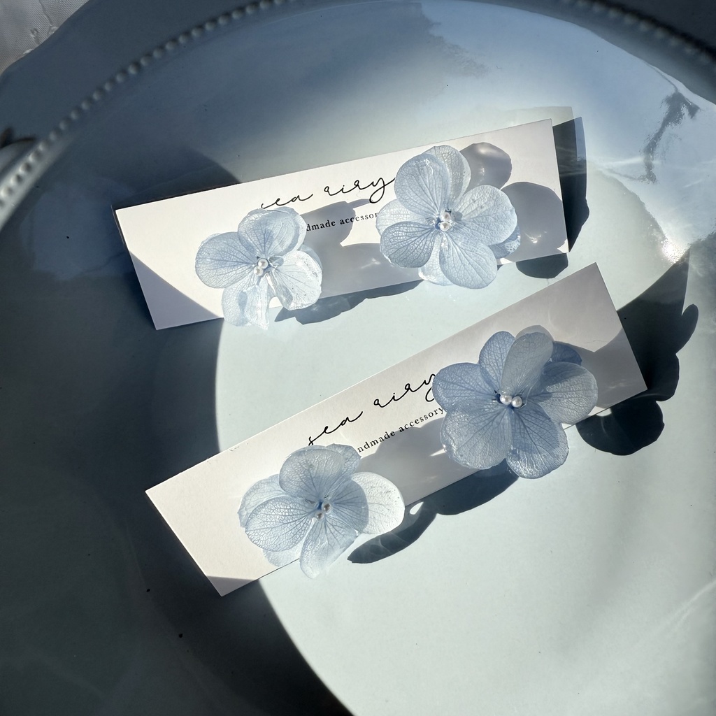 no.129 ベビーブルーの紫陽花ピアス 淡色 ブルー 紫陽花 パール ドライフラワー ステンレス ハンドメイドピアス