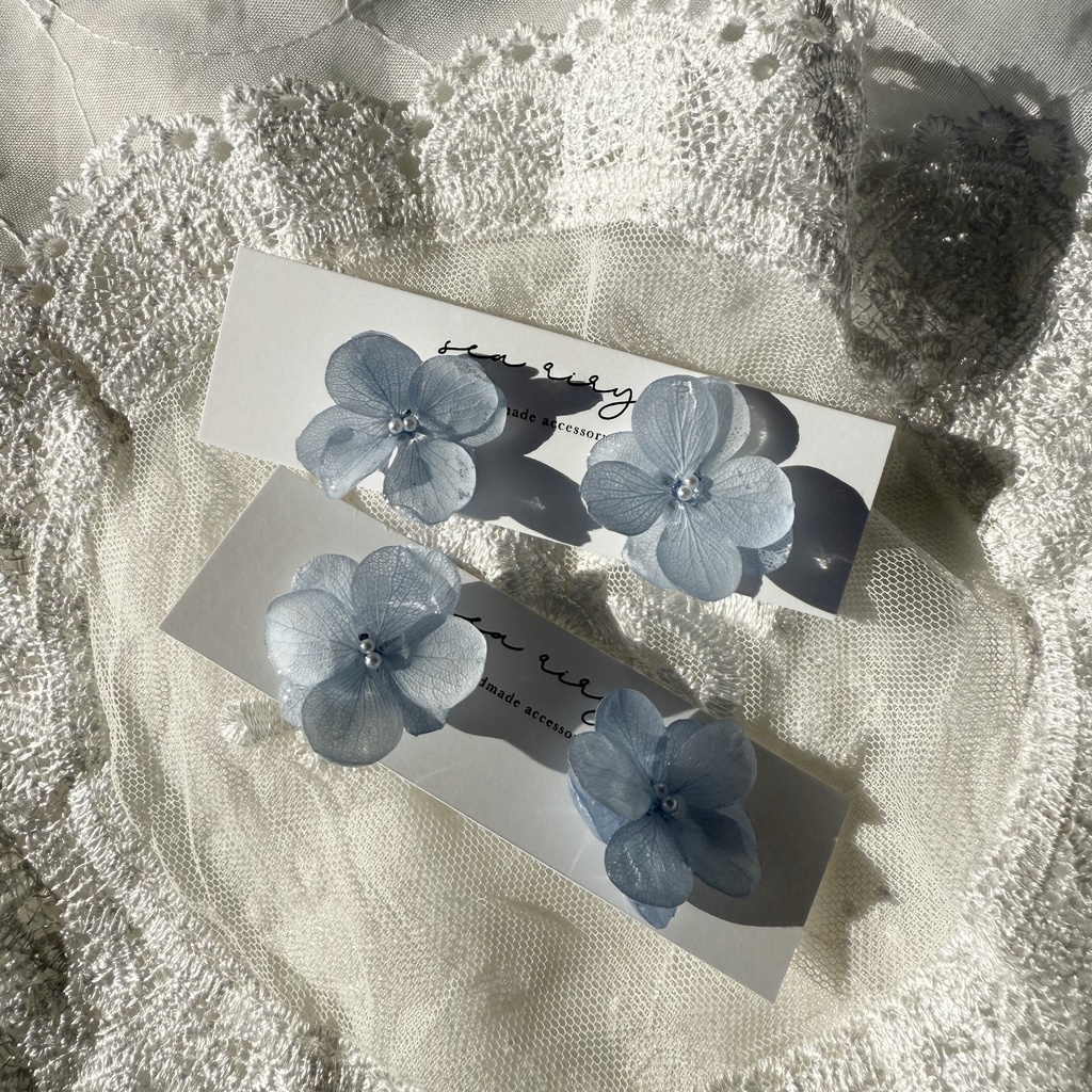 no.129 ベビーブルーの紫陽花ピアス 淡色 ブルー 紫陽花 パール ドライフラワー ステンレス ハンドメイドピアス