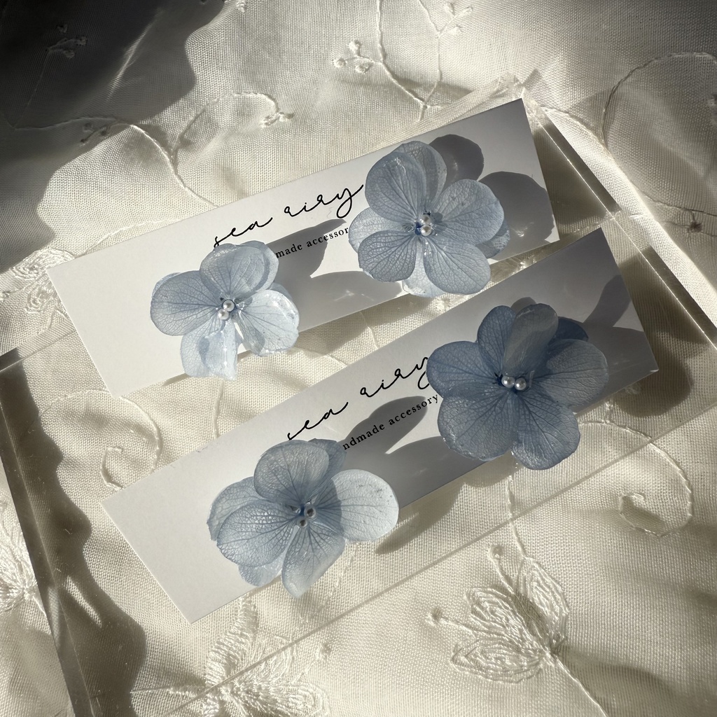 no.129 ベビーブルーの紫陽花ピアス 淡色 ブルー 紫陽花 パール ドライフラワー ステンレス ハンドメイドピアス