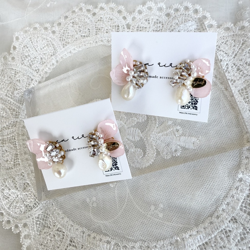 no.132 紫陽花の花びら蝶々のビジューピアス 紫陽花 ちょうちょ ビジュー パール 淡水パール ステンレスポスト ピアス