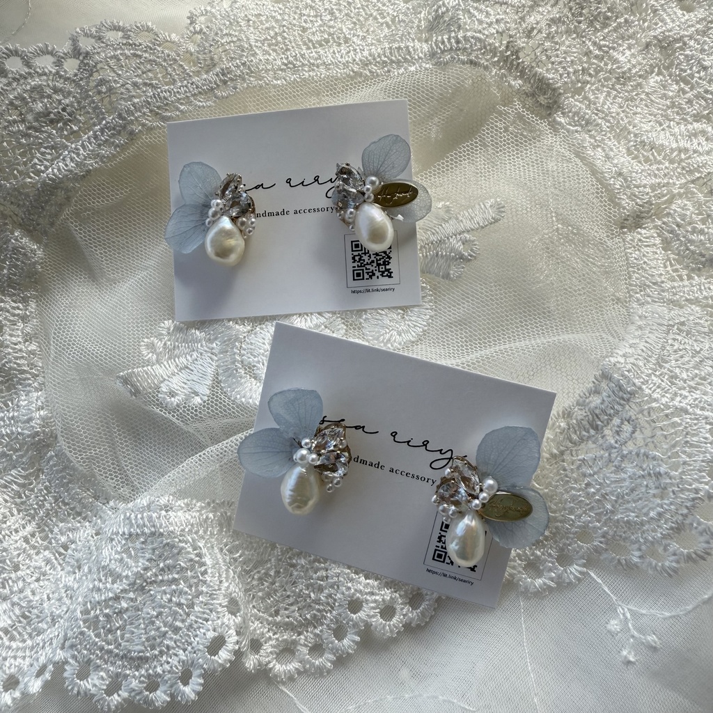no.133 紫陽花の花びら蝶々のビジューピアス 紫陽花 パール ビジュー 淡水パール ちょうちょ ハンドメイドピアス