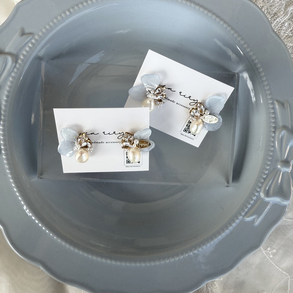 no.133 紫陽花の花びら蝶々のビジューピアス 紫陽花 パール ビジュー 淡水パール ちょうちょ ハンドメイドピアス