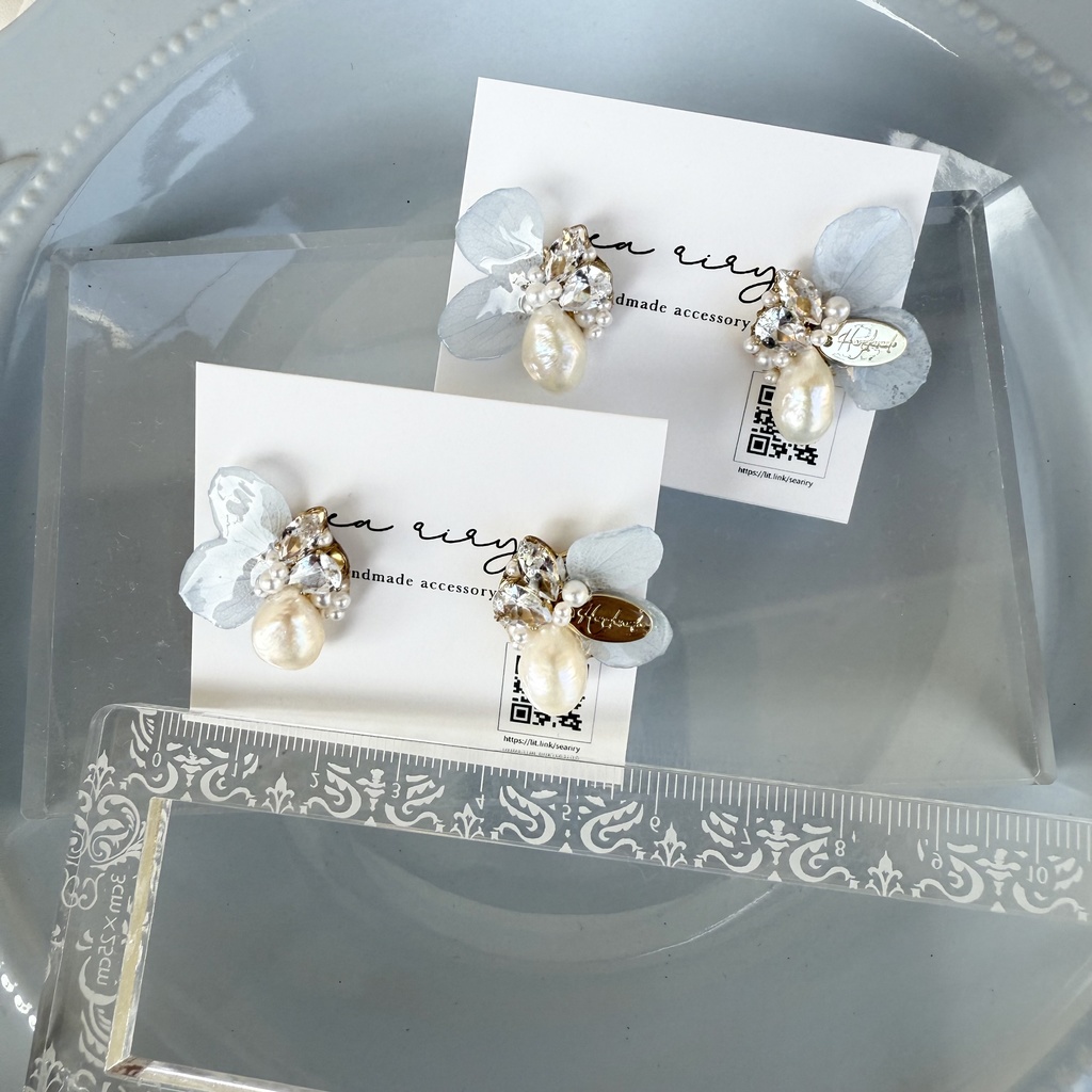 no.133 紫陽花の花びら蝶々のビジューピアス 紫陽花 パール ビジュー 淡水パール ちょうちょ ハンドメイドピアス