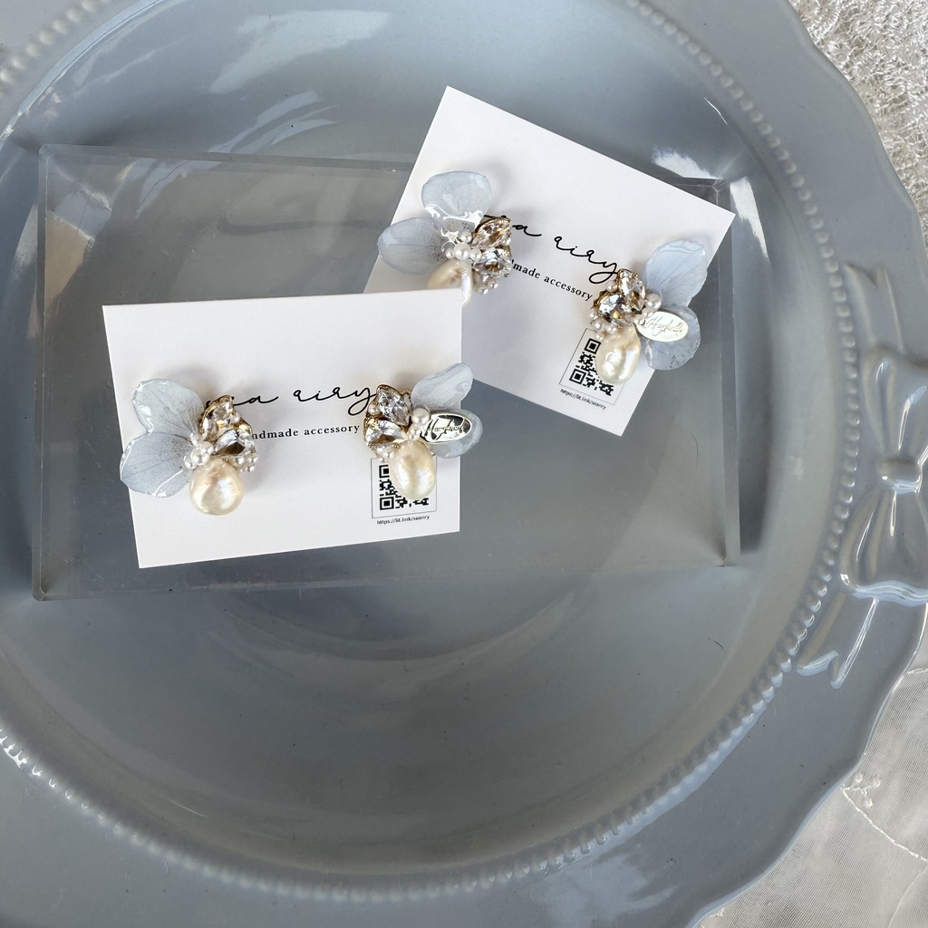 no.133 紫陽花の花びら蝶々のビジューピアス 紫陽花 パール ビジュー 淡水パール ちょうちょ ハンドメイドピアス