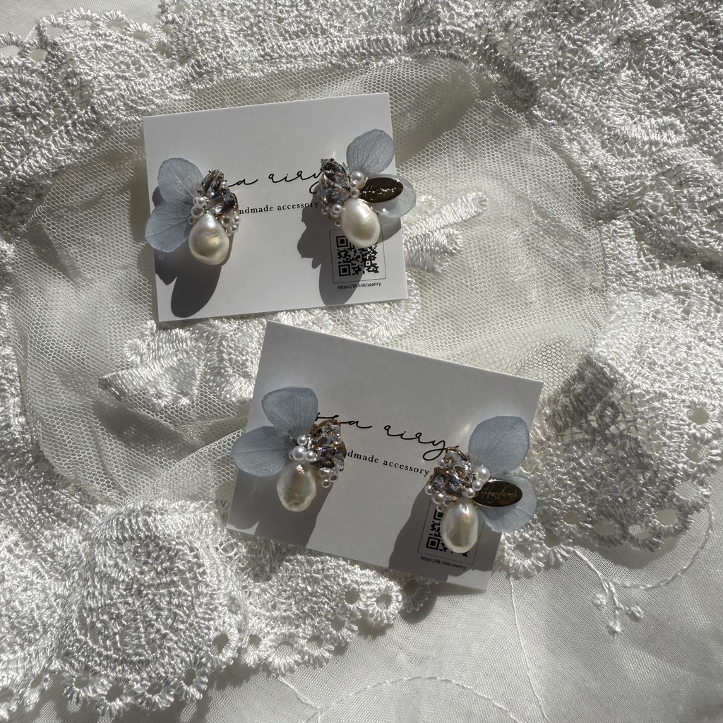 no.133 紫陽花の花びら蝶々のビジューピアス 紫陽花 パール ビジュー 淡水パール ちょうちょ ハンドメイドピアス