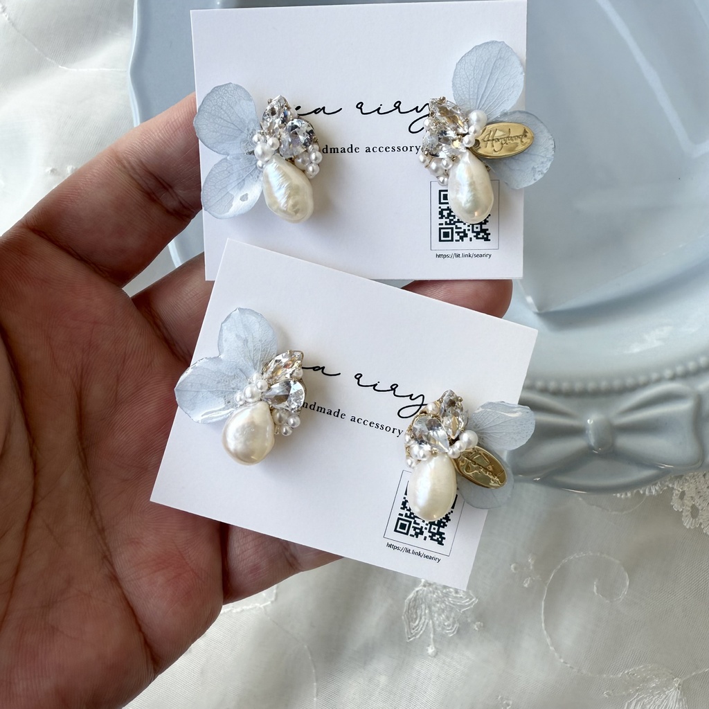 no.133 紫陽花の花びら蝶々のビジューピアス 紫陽花 パール ビジュー 淡水パール ちょうちょ ハンドメイドピアス