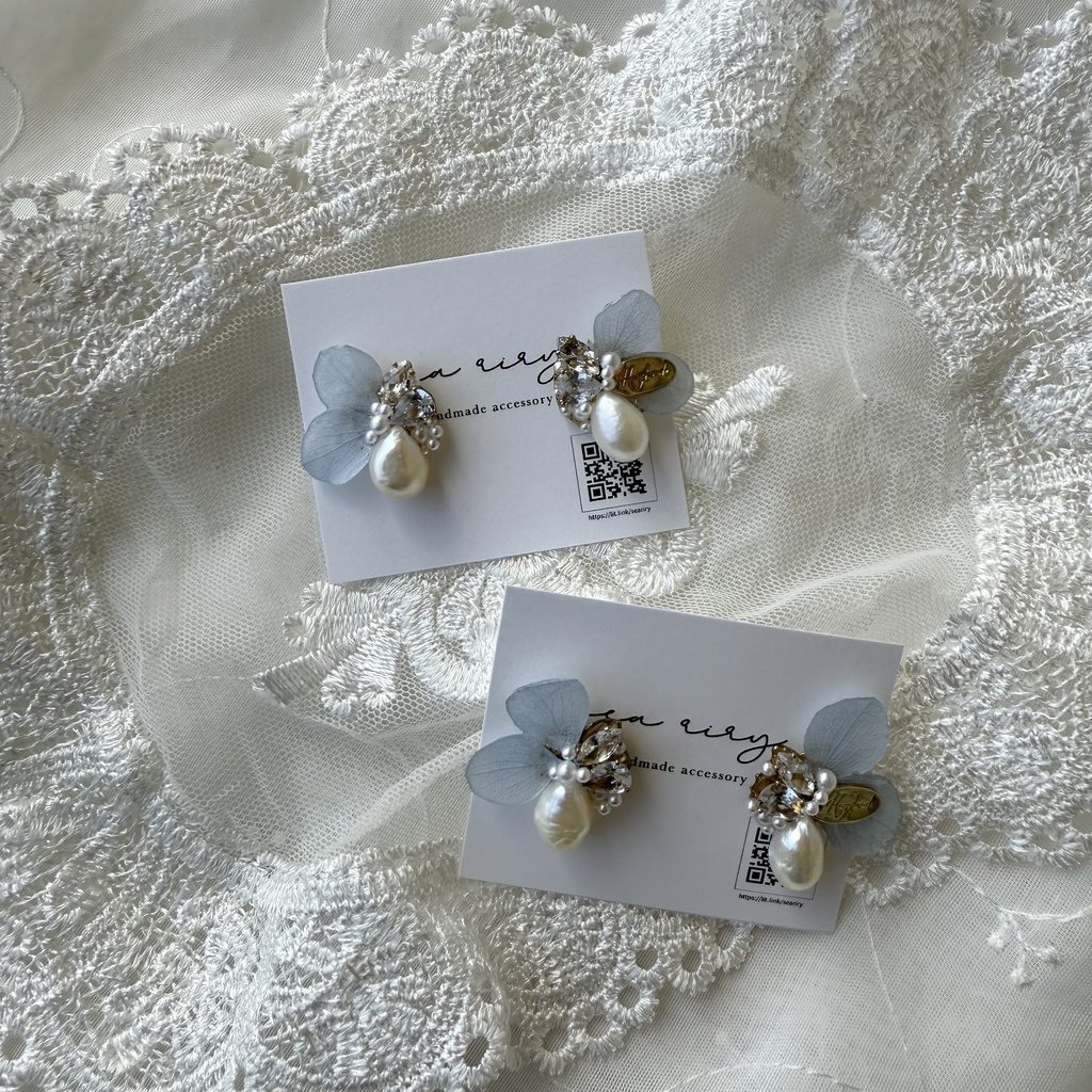 no.133 紫陽花の花びら蝶々のビジューピアス 紫陽花 パール ビジュー 淡水パール ちょうちょ ハンドメイドピアス