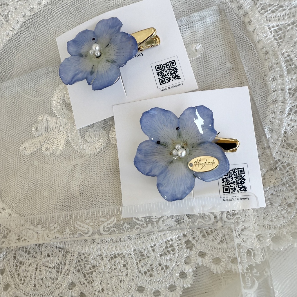 no.137 ネモフィラのミニヘアクリップ ブルー パール ネモフィラ フラワー ヘアクリップ レジン ハンドメイドクリップ