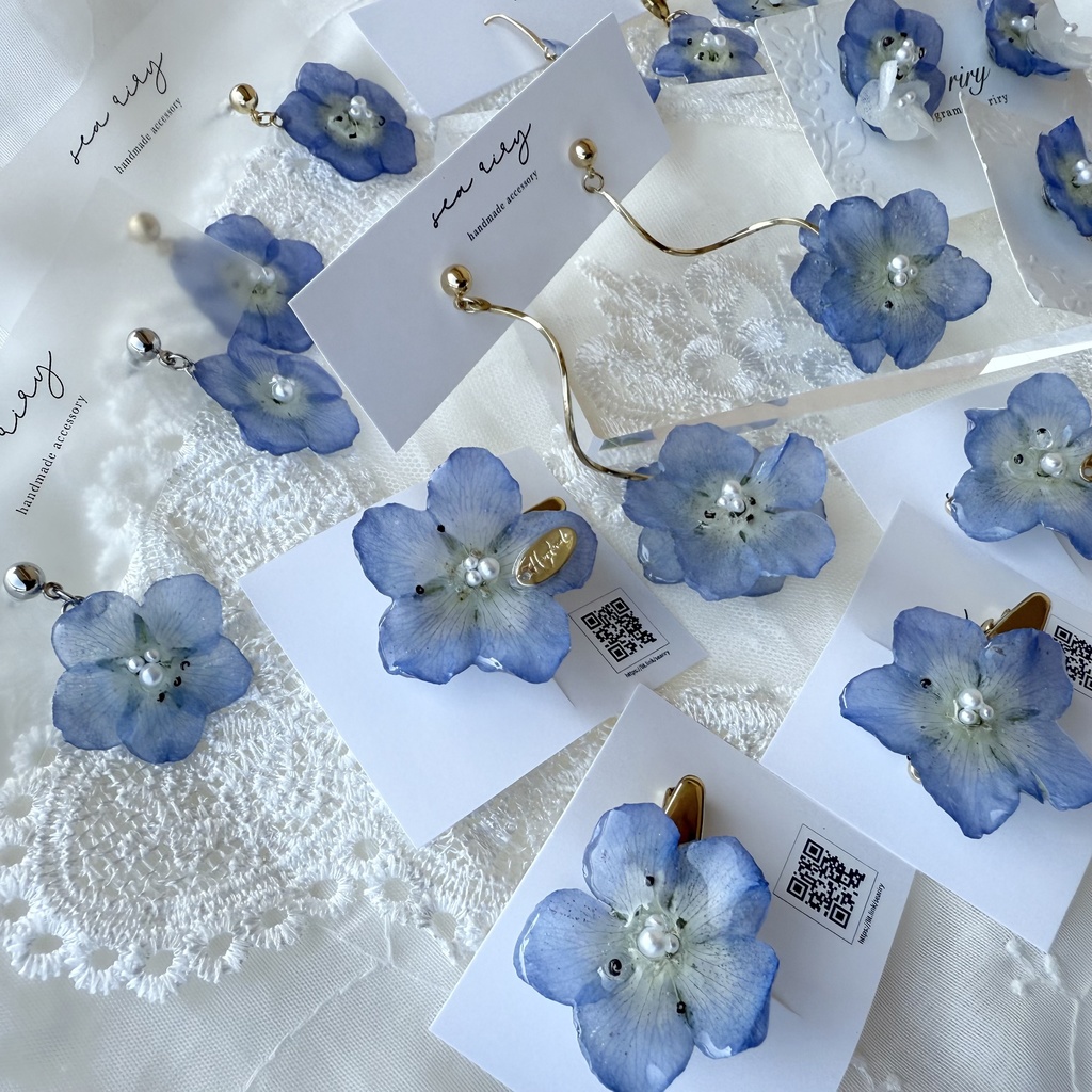 no.137 ネモフィラのミニヘアクリップ ブルー パール ネモフィラ フラワー ヘアクリップ レジン ハンドメイドクリップ
