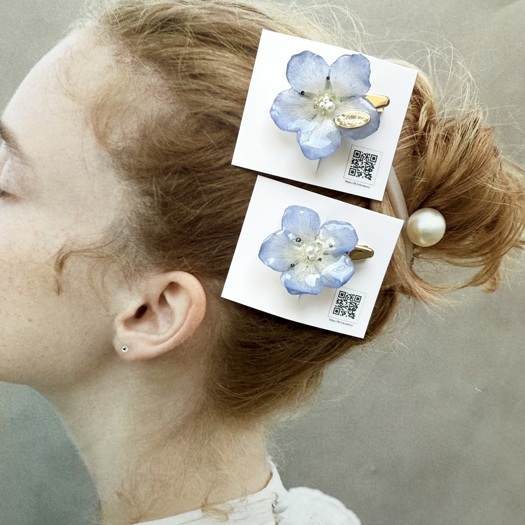 no.137 ネモフィラのミニヘアクリップ ブルー パール ネモフィラ フラワー ヘアクリップ レジン ハンドメイドクリップ