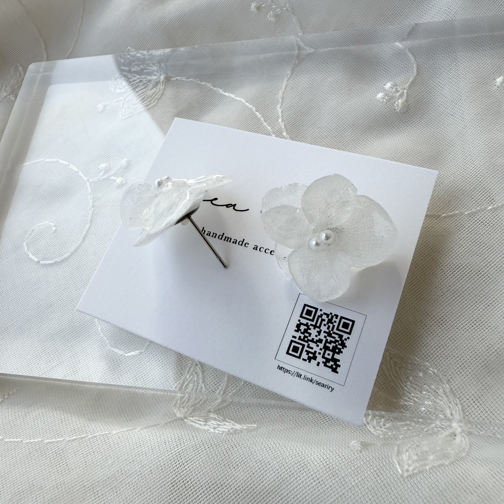 no.143 大人気 再販 ちいさな紫陽花のピアス ホワイトアナベル 本物のお花 パール フラワーピアス ハンドメイド ピアス イヤリング