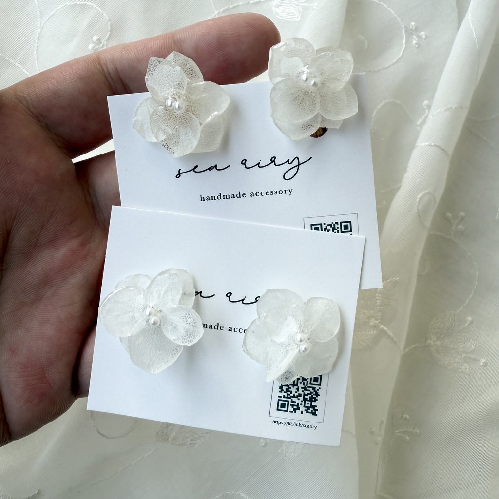 no.143 大人気 再販 ちいさな紫陽花のピアス ホワイトアナベル 本物のお花 パール フラワーピアス ハンドメイド ピアス イヤリング