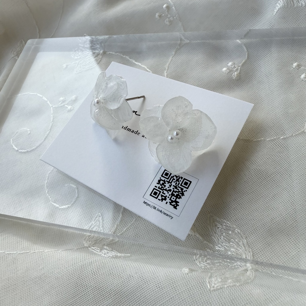 no.143 大人気 再販 ちいさな紫陽花のピアス ホワイトアナベル 本物のお花 パール フラワーピアス ハンドメイド ピアス イヤリング