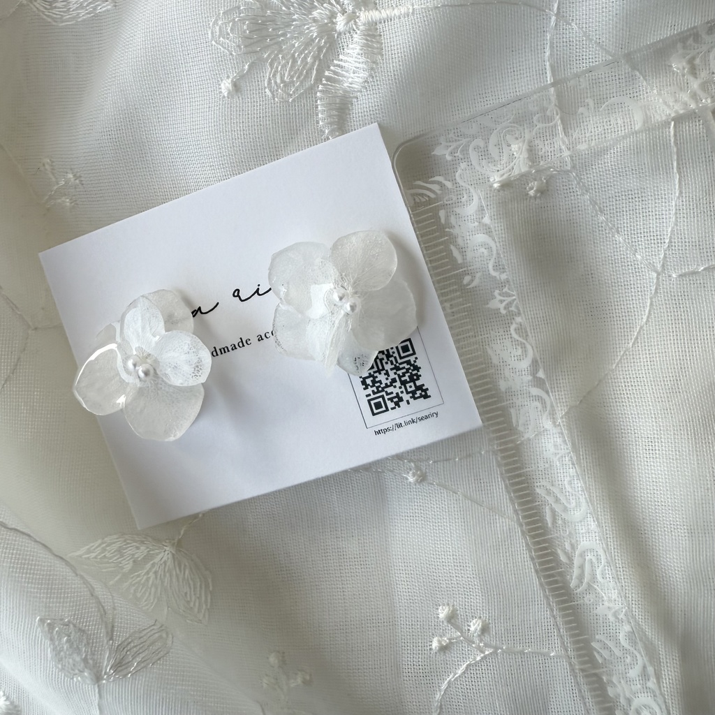 no.143 大人気 再販 ちいさな紫陽花のピアス ホワイトアナベル 本物のお花 パール フラワーピアス ハンドメイド ピアス イヤリング