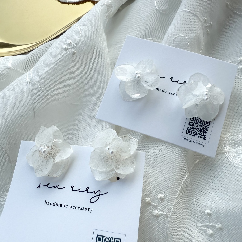 no.143 大人気 再販 ちいさな紫陽花のピアス ホワイトアナベル 本物のお花 パール フラワーピアス ハンドメイド ピアス イヤリング