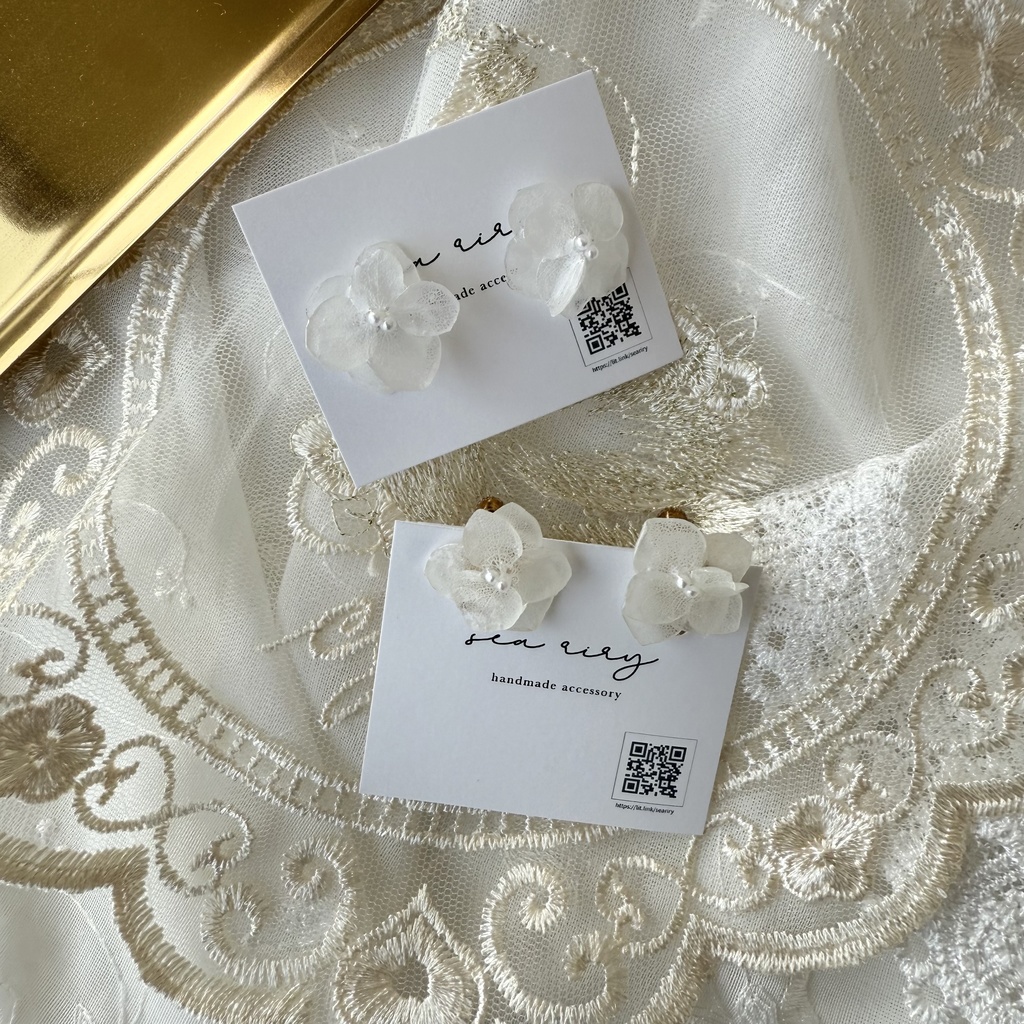 no.143 大人気 再販 ちいさな紫陽花のピアス ホワイトアナベル 本物のお花 パール フラワーピアス ハンドメイド ピアス イヤリング