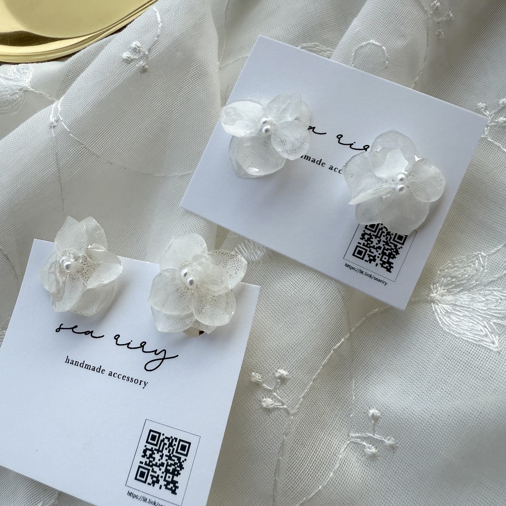 no.143 大人気 再販 ちいさな紫陽花のピアス ホワイトアナベル 本物のお花 パール フラワーピアス ハンドメイド ピアス イヤリング