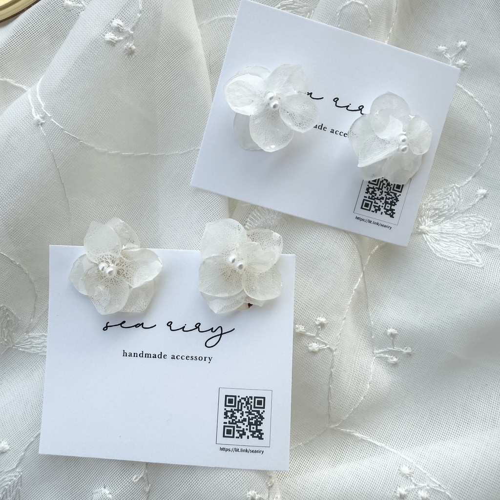 no.143 大人気 再販 ちいさな紫陽花のピアス ホワイトアナベル 本物のお花 パール フラワーピアス ハンドメイド ピアス イヤリング