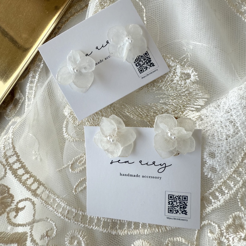 no.143 大人気 再販 ちいさな紫陽花のピアス ホワイトアナベル 本物のお花 パール フラワーピアス ハンドメイド ピアス イヤリング