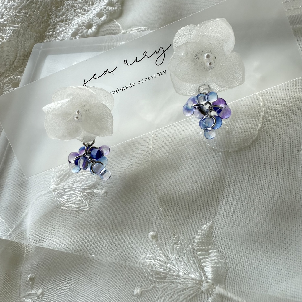 no.146 再販 紫陽花の雨粒ピアス 雨色 ホワイトアナベル 本物のお花 パール ファルファーレ ハンドメイドピアス