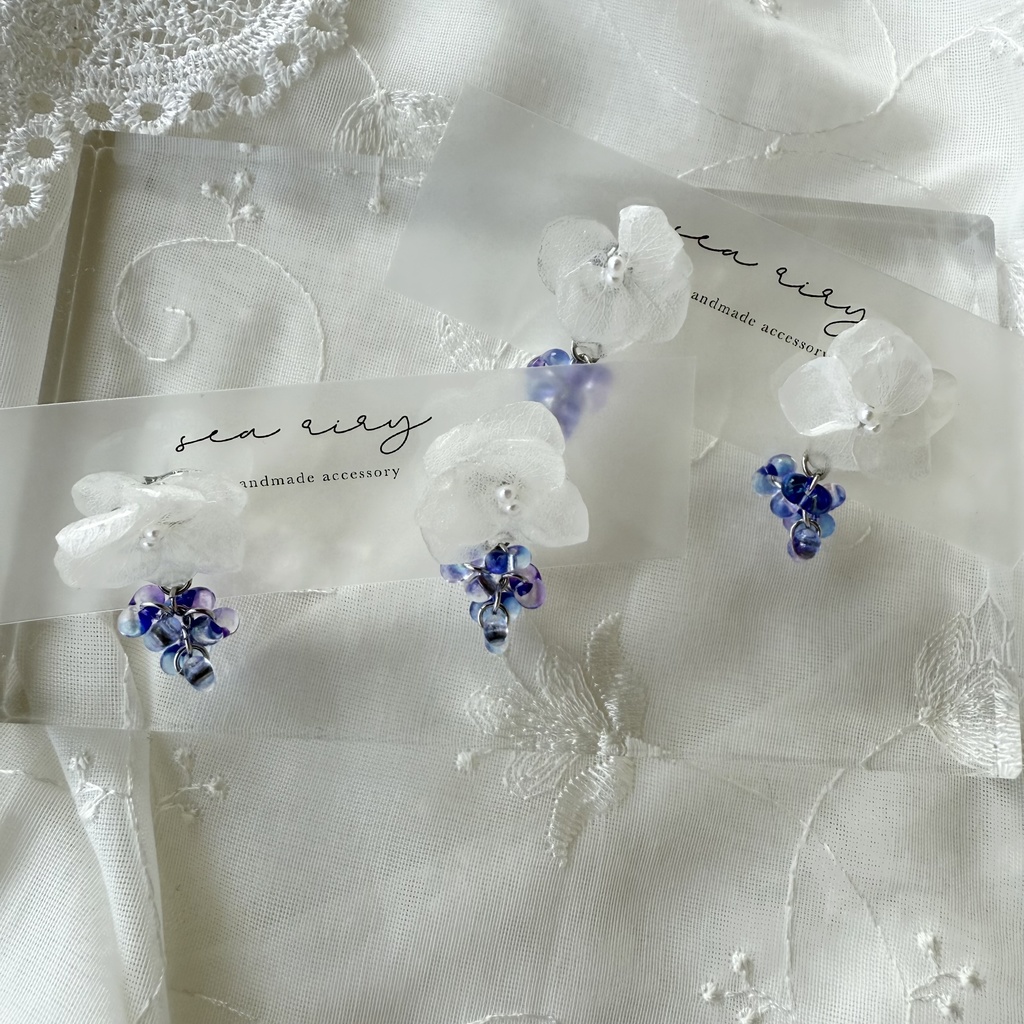 no.146 再販 紫陽花の雨粒ピアス 雨色 ホワイトアナベル 本物のお花 パール ファルファーレ ハンドメイドピアス