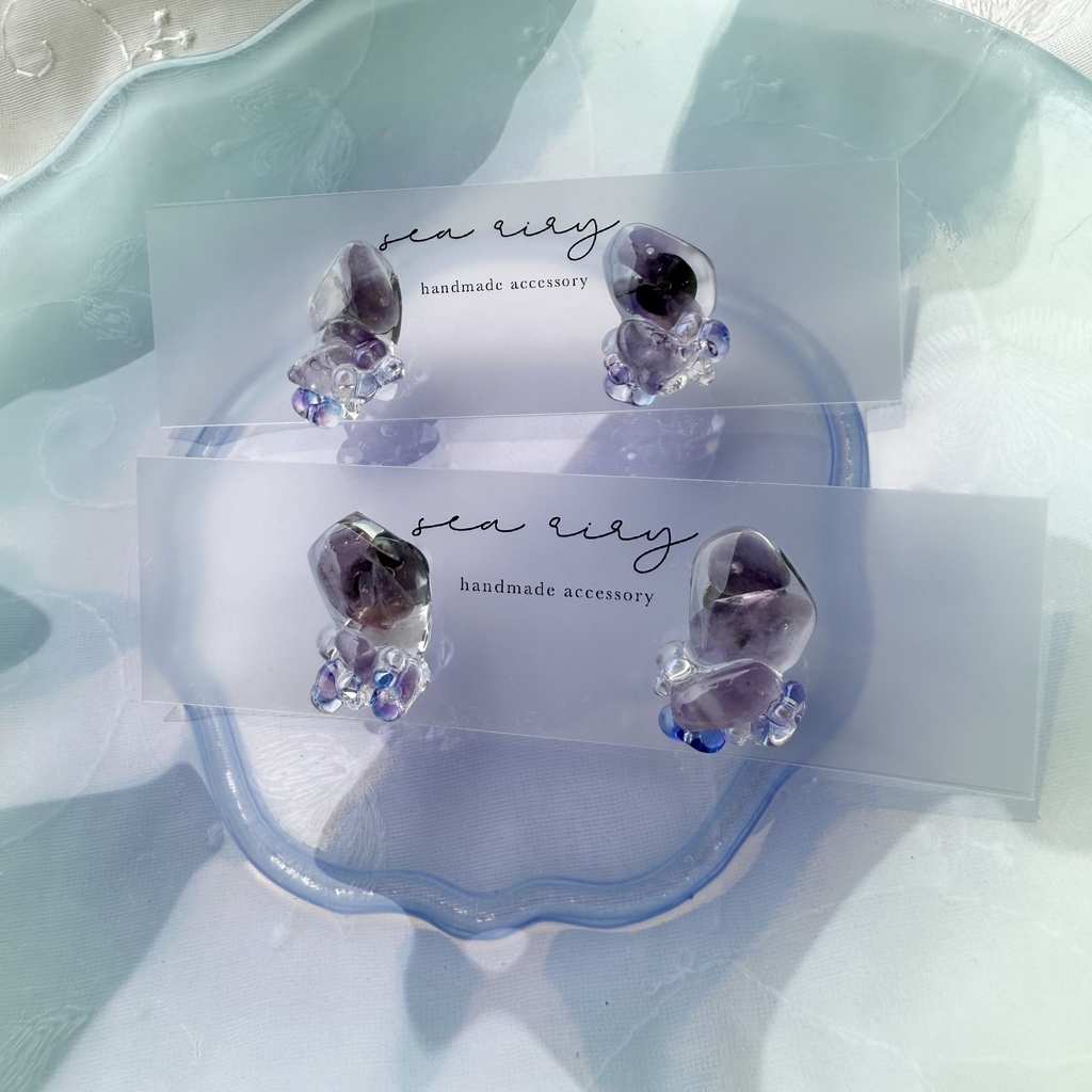 no.148 June 天然石とチェコビーズの鉱石ピアス 6月 アメジスト レインボーフローライト チェコビーズ ハンドメイドピアス