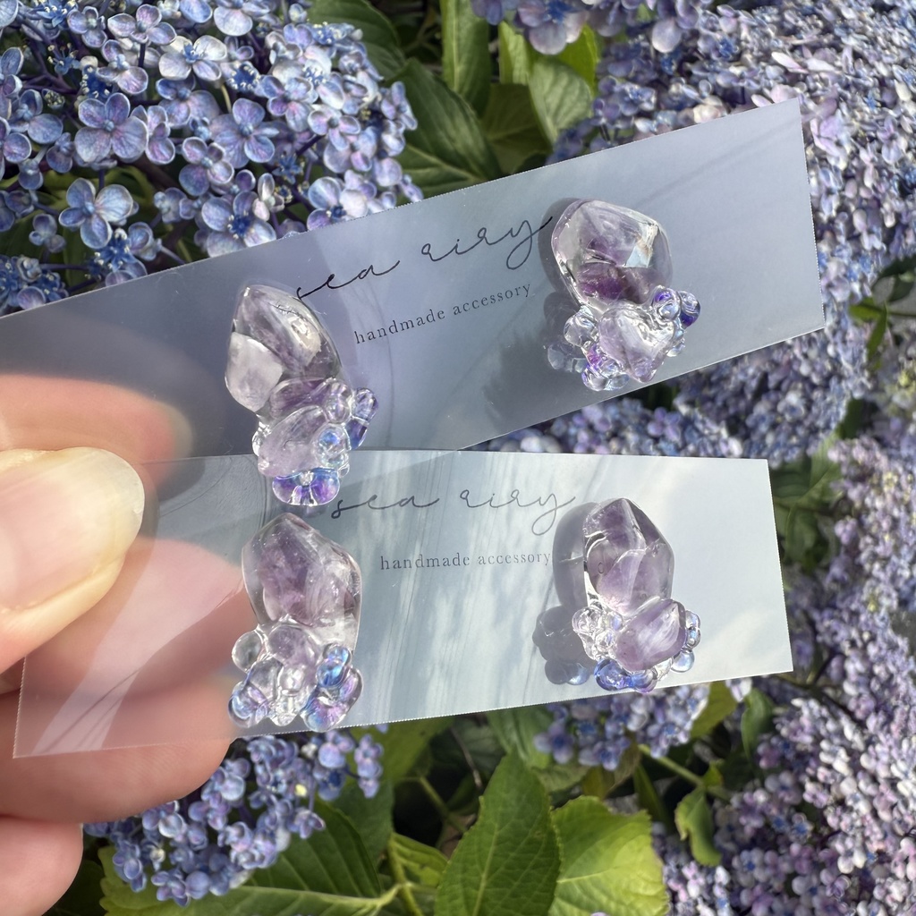 no.148 June 天然石とチェコビーズの鉱石ピアス 6月 アメジスト レインボーフローライト チェコビーズ ハンドメイドピアス