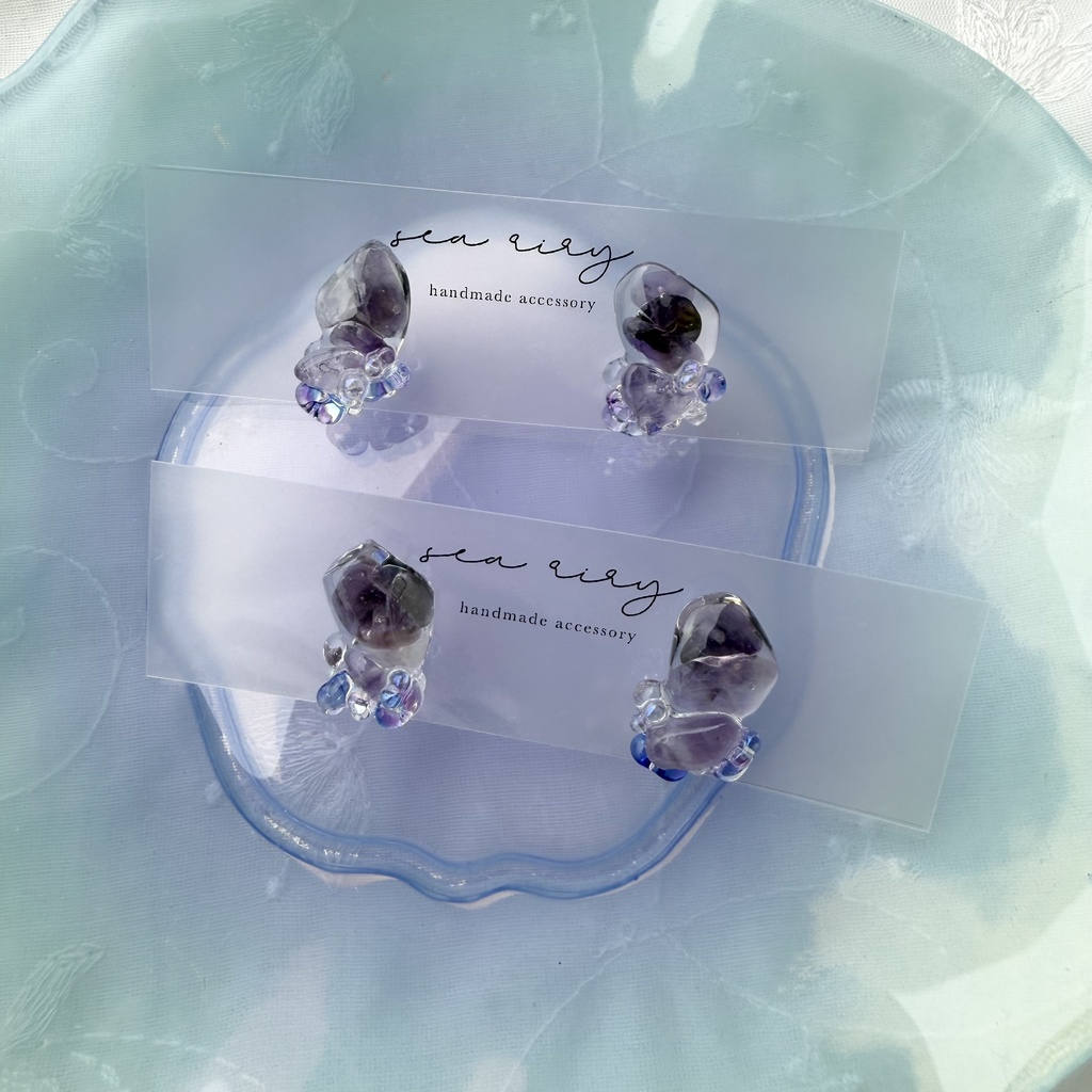 no.148 June 天然石とチェコビーズの鉱石ピアス 6月 アメジスト レインボーフローライト チェコビーズ ハンドメイドピアス