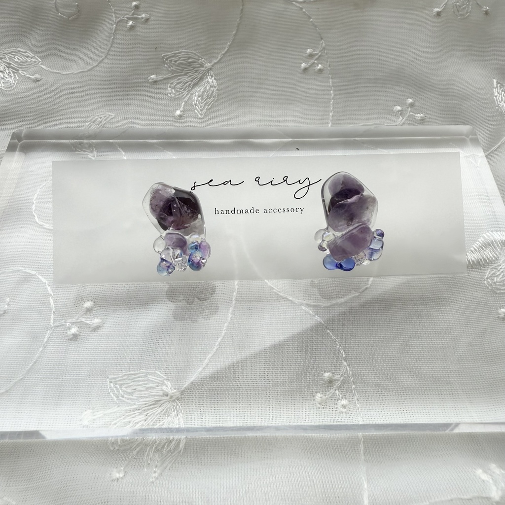 no.148 June 天然石とチェコビーズの鉱石ピアス 6月 アメジスト レインボーフローライト チェコビーズ ハンドメイドピアス