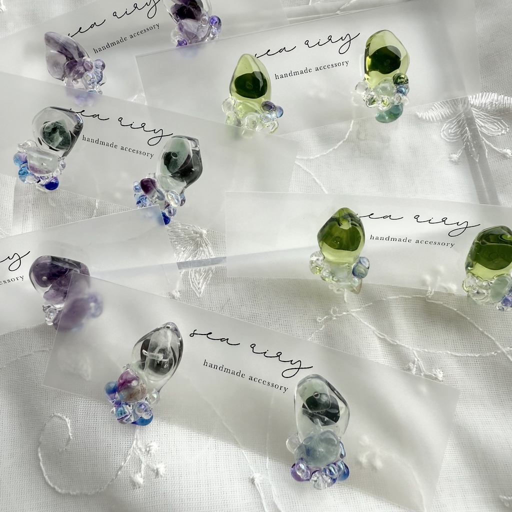 no.148 June 天然石とチェコビーズの鉱石ピアス 6月 アメジスト レインボーフローライト チェコビーズ ハンドメイドピアス