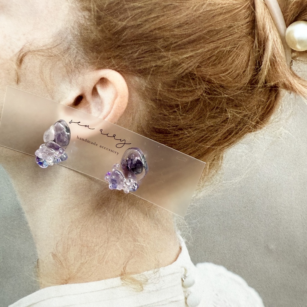 no.148 June 天然石とチェコビーズの鉱石ピアス 6月 アメジスト レインボーフローライト チェコビーズ ハンドメイドピアス