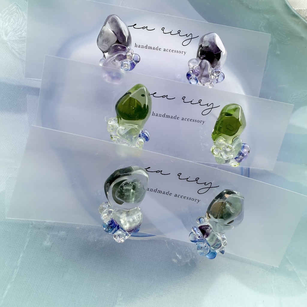 no.148 June 天然石とチェコビーズの鉱石ピアス 6月 アメジスト レインボーフローライト チェコビーズ ハンドメイドピアス