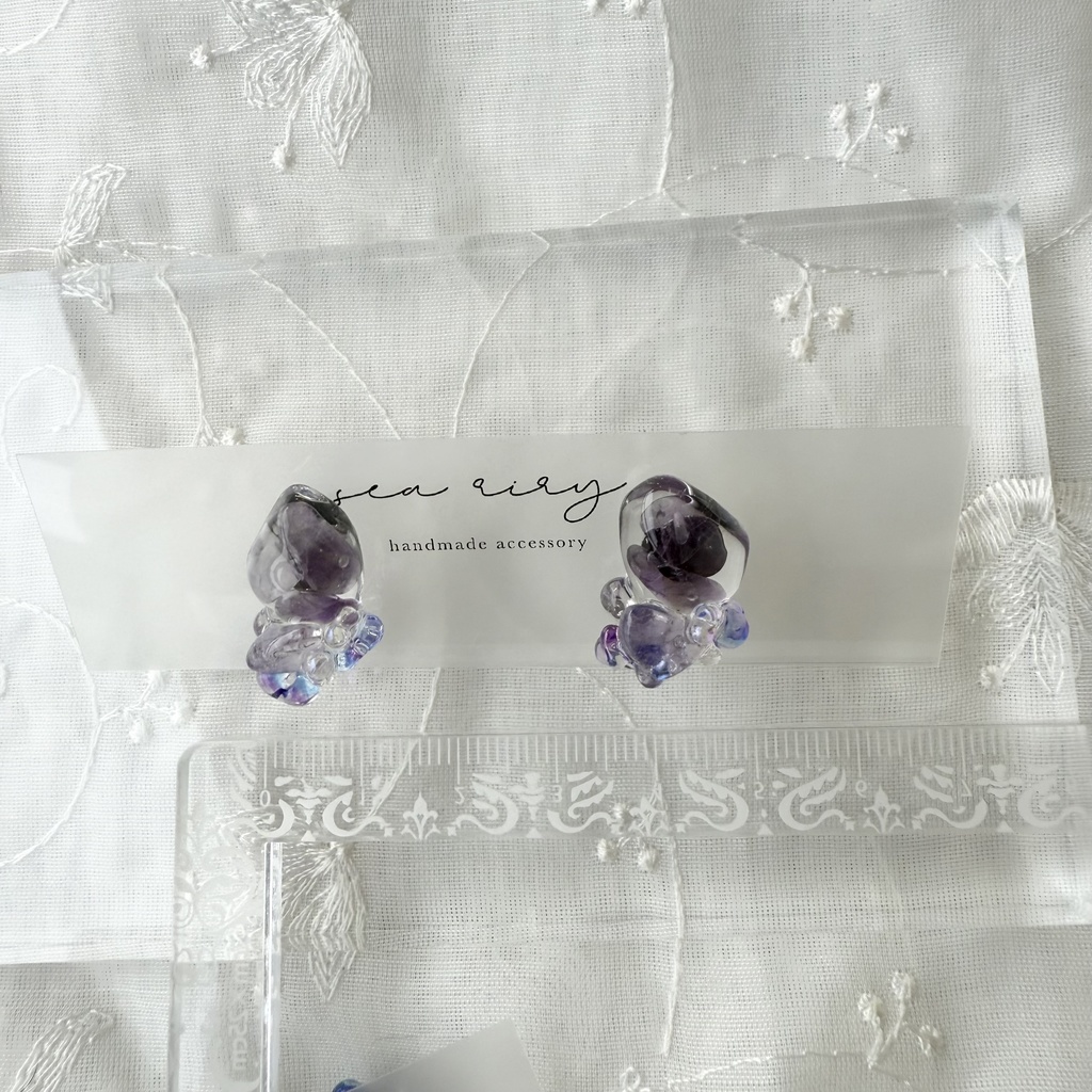 no.148 June 天然石とチェコビーズの鉱石ピアス 6月 アメジスト レインボーフローライト チェコビーズ ハンドメイドピアス