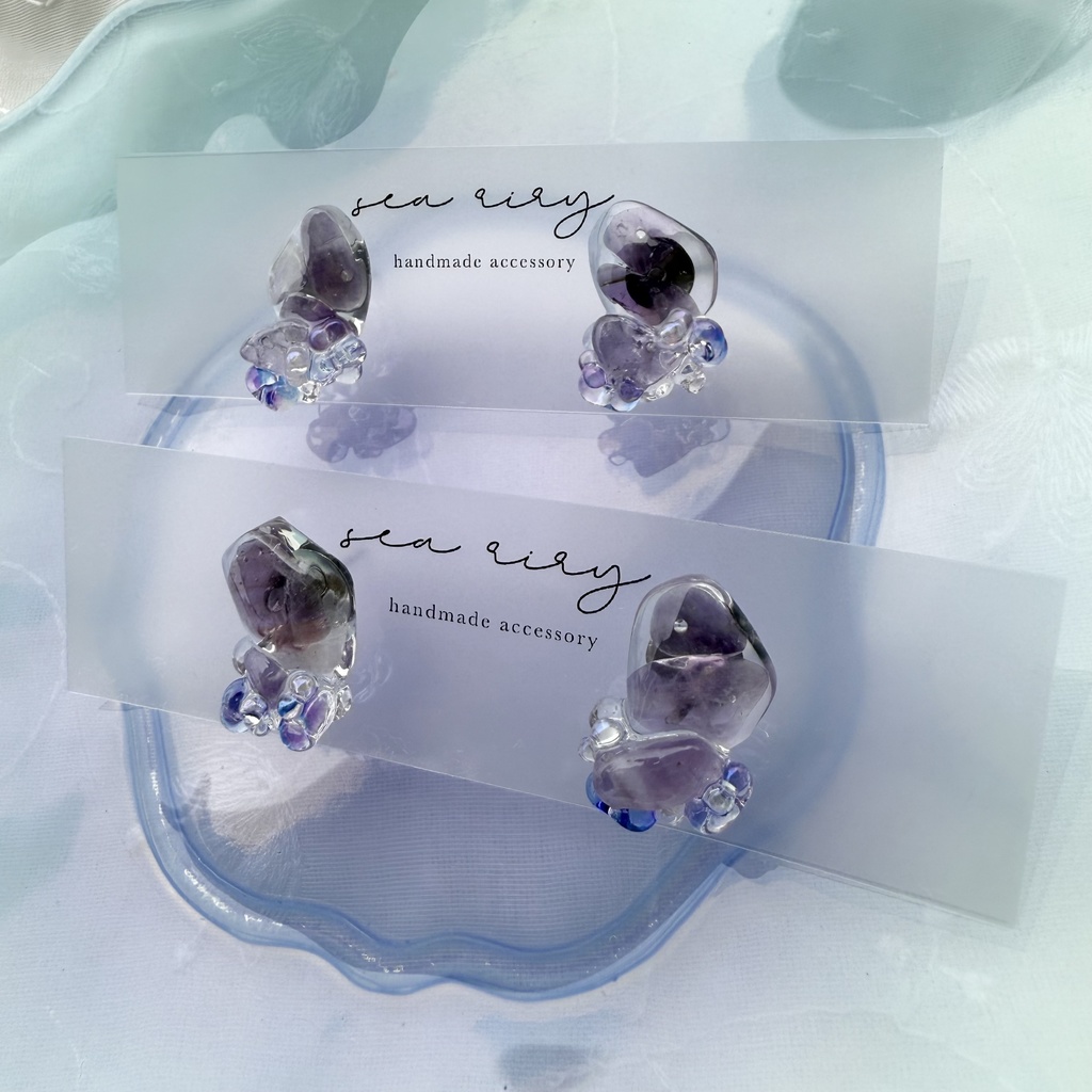 no.148 June 天然石とチェコビーズの鉱石ピアス 6月 アメジスト レインボーフローライト チェコビーズ ハンドメイドピアス