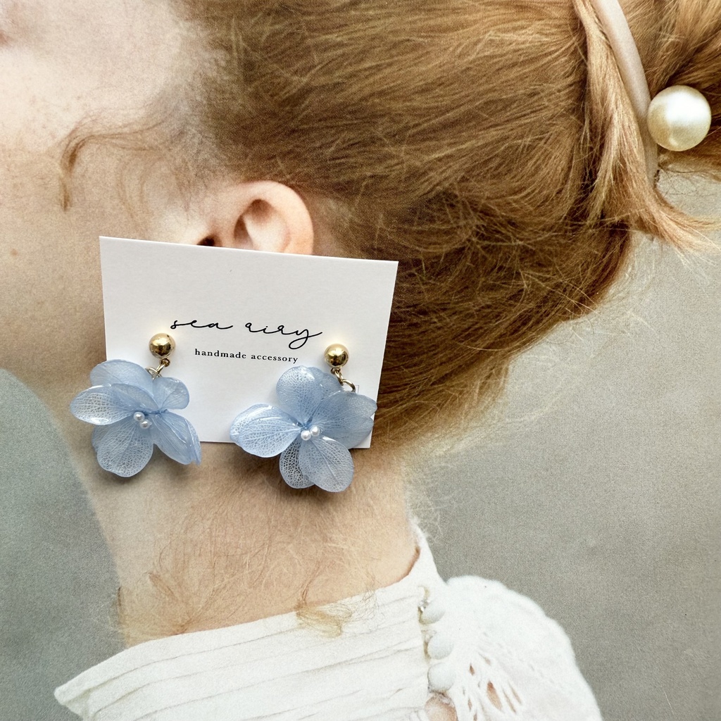 no.160 ベビーブルーの紫陽花ゆらゆらピアス 本物のお花 プリザーブドフラワー ベビーブルー パール チタンポスト ピアス