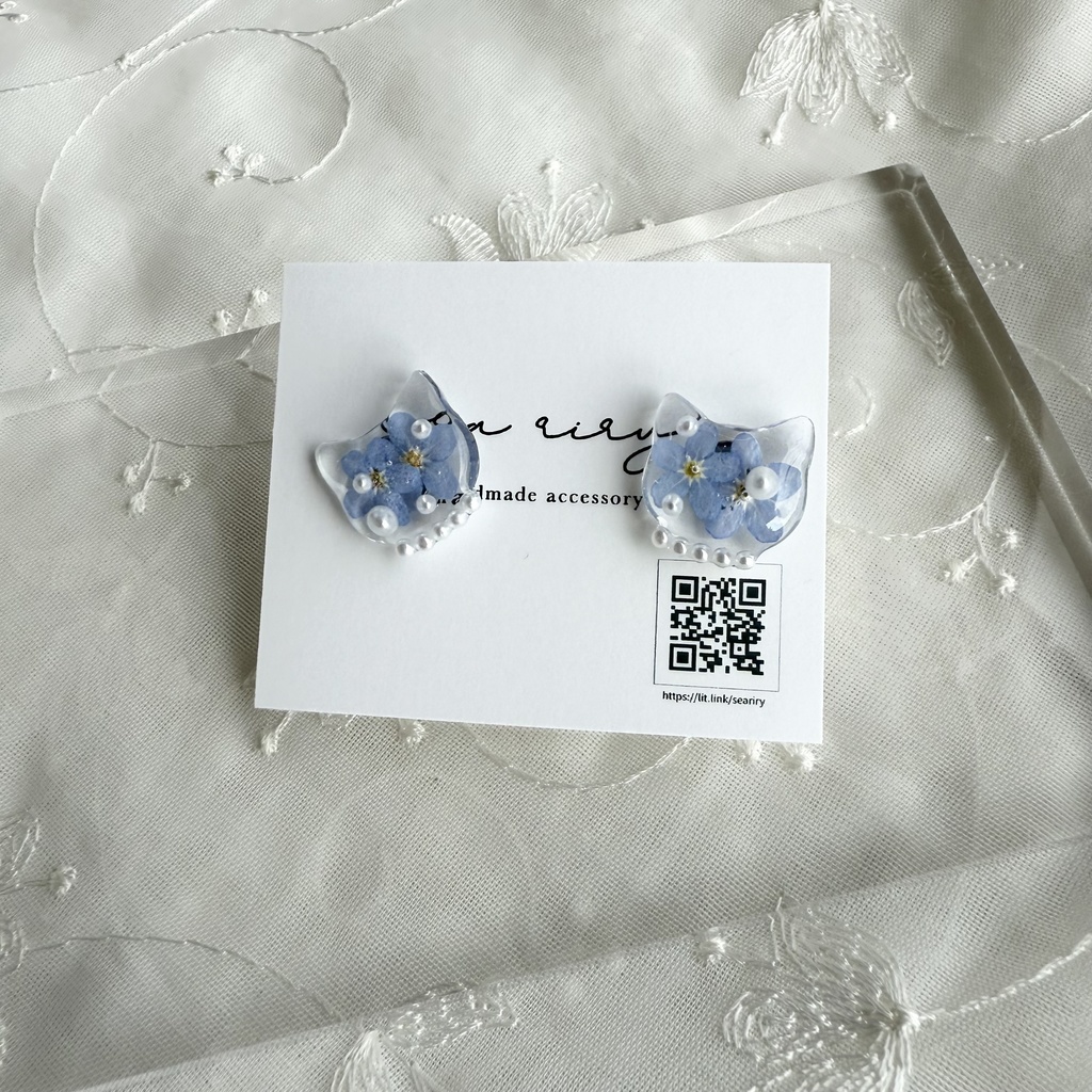 no.162 勿忘草のねこちゃんピアス 忘れな草 ブルー パール フラワー 猫 ステンレス ポストピアス