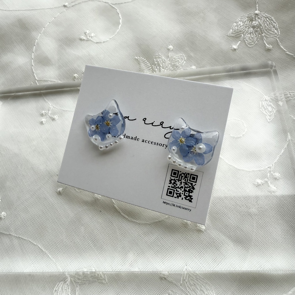 no.162 勿忘草のねこちゃんピアス 忘れな草 ブルー パール フラワー 猫 ステンレス ポストピアス