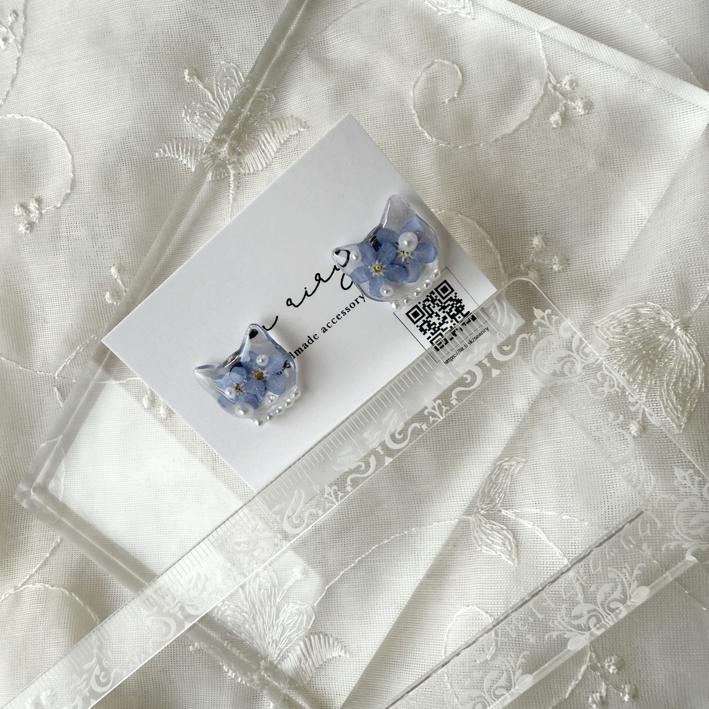 no.162 勿忘草のねこちゃんピアス 忘れな草 ブルー パール フラワー 猫 ステンレス ポストピアス