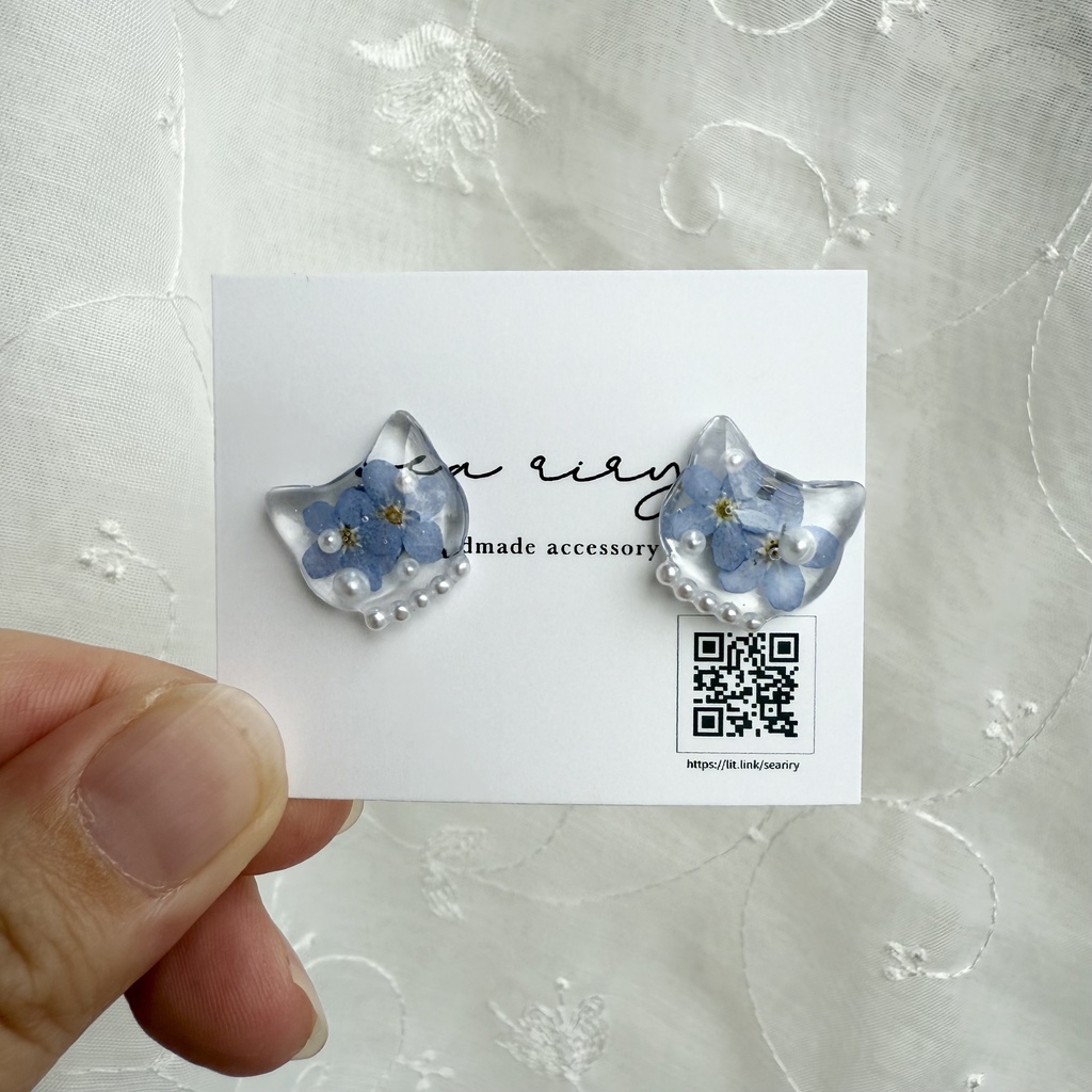 no.162 勿忘草のねこちゃんピアス 忘れな草 ブルー パール フラワー 猫 ステンレス ポストピアス