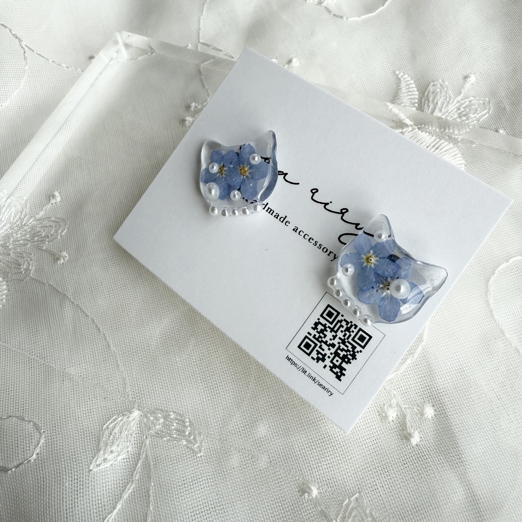 no.162 勿忘草のねこちゃんピアス 忘れな草 ブルー パール フラワー 猫 ステンレス ポストピアス