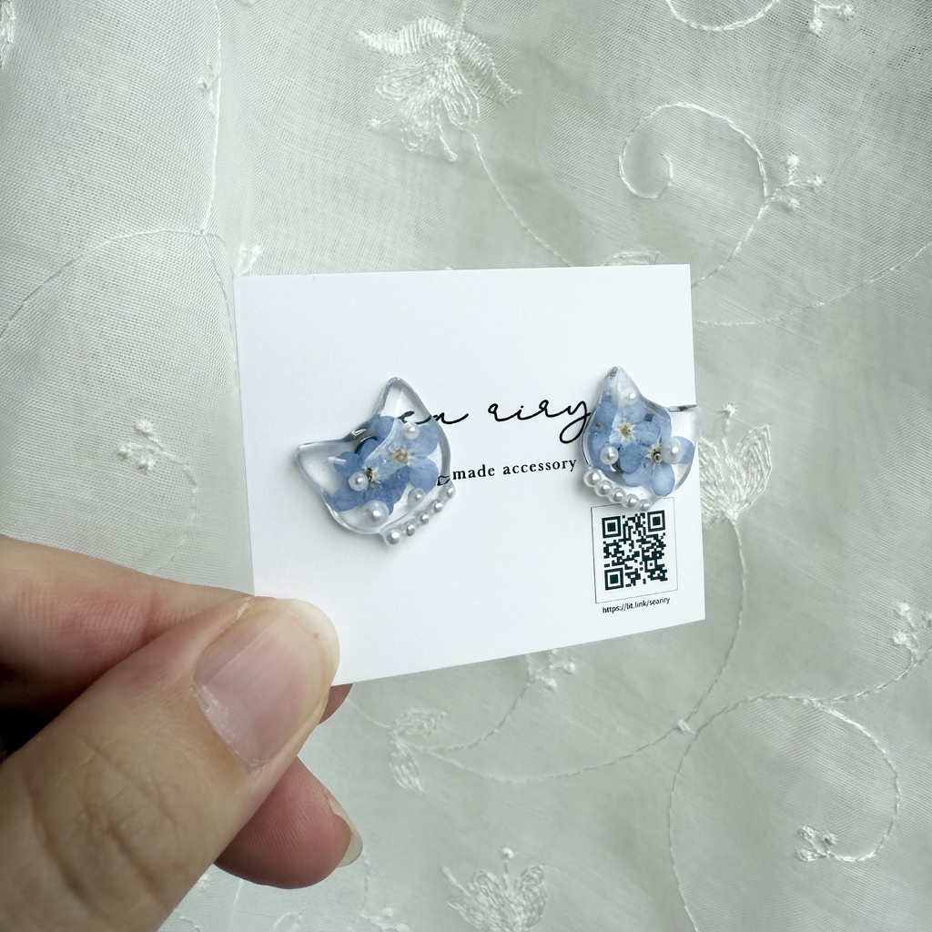 no.162 勿忘草のねこちゃんピアス 忘れな草 ブルー パール フラワー 猫 ステンレス ポストピアス