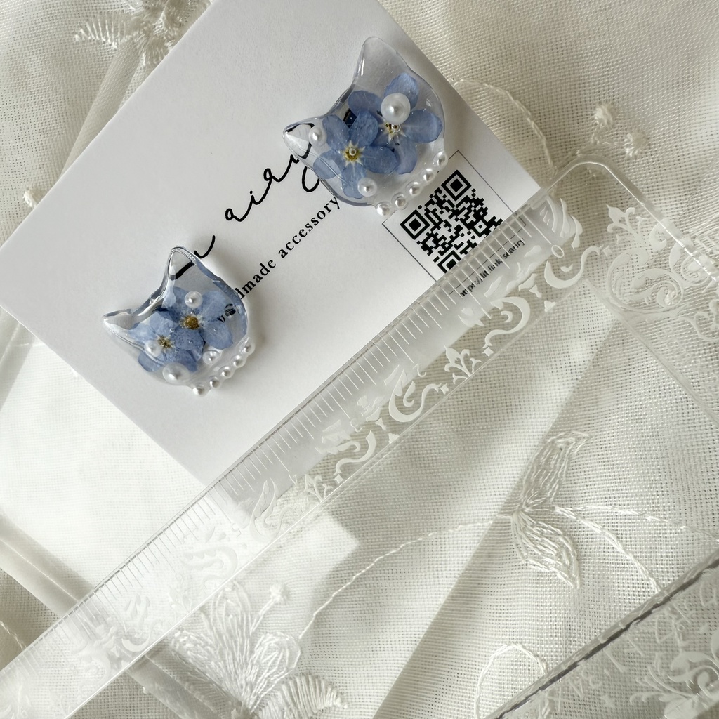 no.162 勿忘草のねこちゃんピアス 忘れな草 ブルー パール フラワー 猫 ステンレス ポストピアス