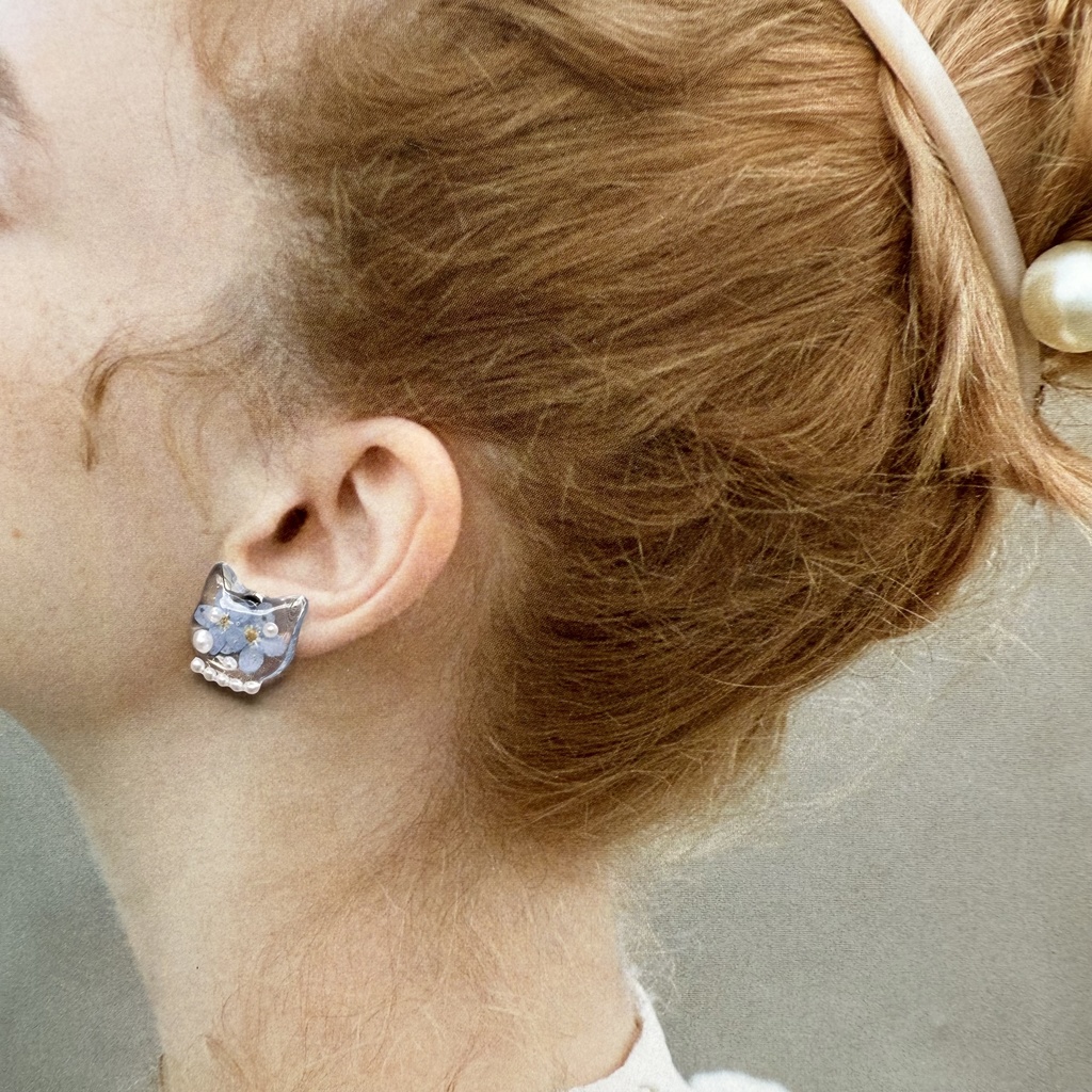 no.162 勿忘草のねこちゃんピアス 忘れな草 ブルー パール フラワー 猫 ステンレス ポストピアス