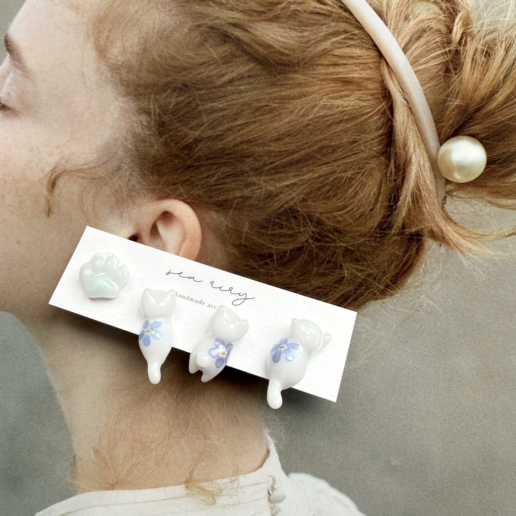 no.165 訳あり 勿忘草のねこちゃん 忘れな草 ブルー ホワイト しろねこ 猫 ネコ 肉きゅう ステンレス ポストピアス