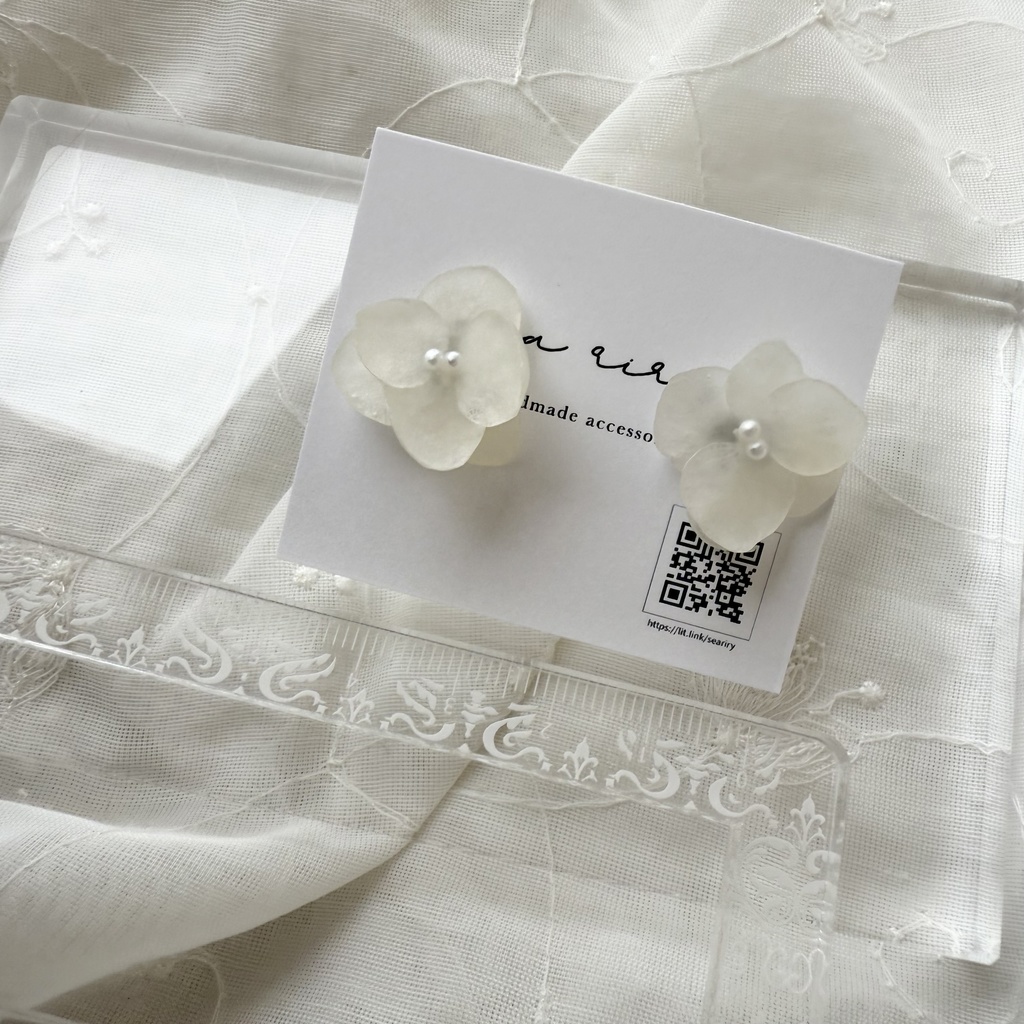 no.171 小さなお花のピアス マット加工 すりガラス 紫陽花 ホワイトアナベル パール ステンレス ピアス