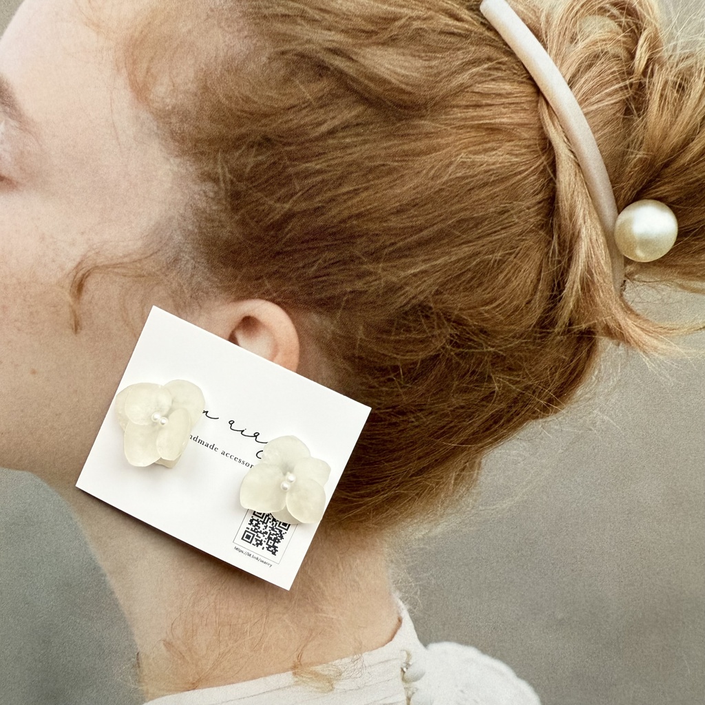 no.171 小さなお花のピアス マット加工 すりガラス 紫陽花 ホワイトアナベル パール ステンレス ピアス