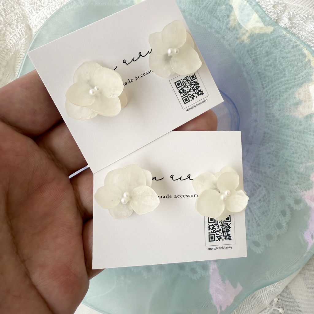 no.171 小さなお花のピアス マット加工 すりガラス 紫陽花 ホワイトアナベル パール ステンレス ピアス