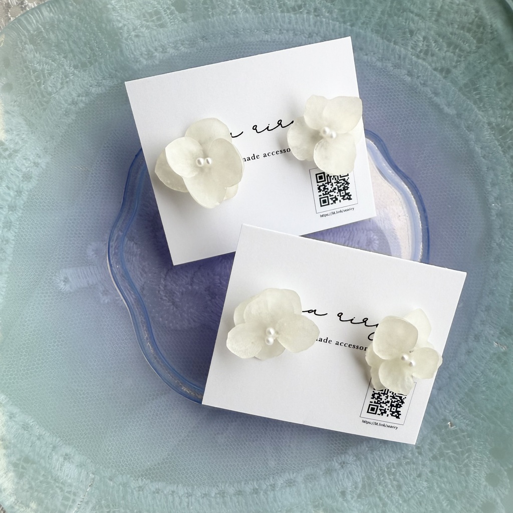 no.171 小さなお花のピアス マット加工 すりガラス 紫陽花 ホワイトアナベル パール ステンレス ピアス
